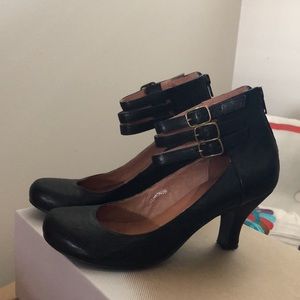Black pumps size 7
